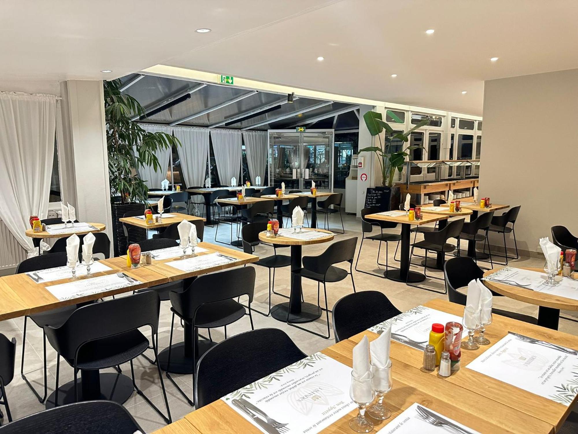 Grand Hotel Senia Orly Exterior photo